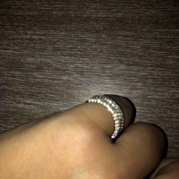 ONE Wedding Band - Picture 5 of 8